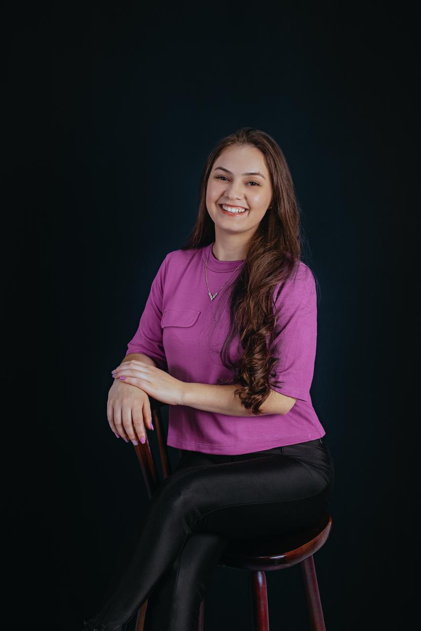 Priscila - Consultora de Marketing